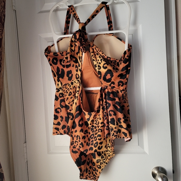 Forever 21 leopard Print. 3X Plus Size. One Piece Bathing Suit. - Picture 2 of 4
